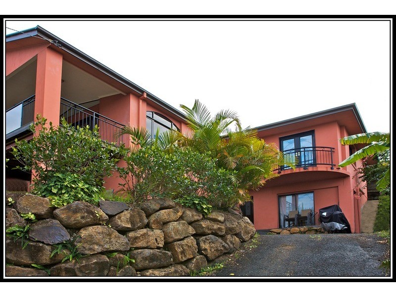 18 Broadwater Esplanade, Bilambil Heights NSW 2486