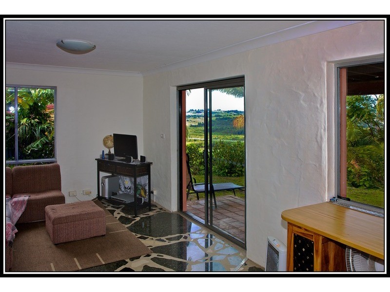 18 Broadwater Esplanade, Bilambil Heights NSW 2486