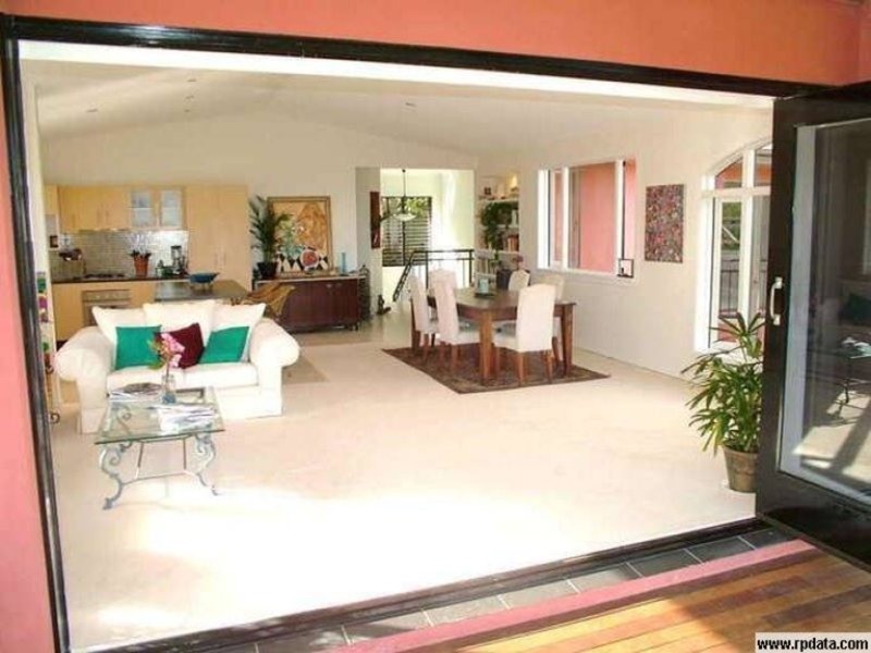 18 Broadwater Esplanade, Bilambil Heights NSW 2486