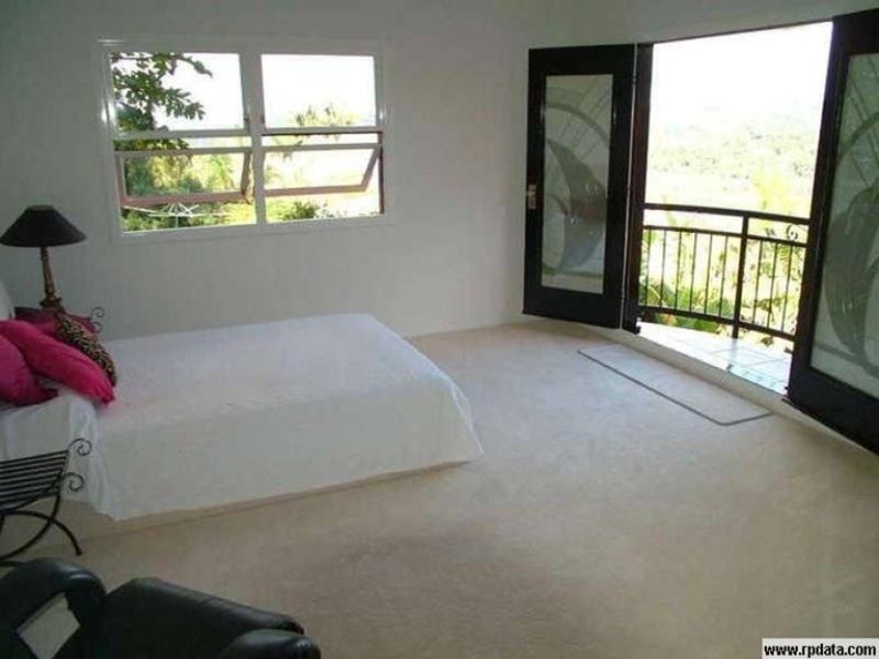 18 Broadwater Esplanade, Bilambil Heights NSW 2486