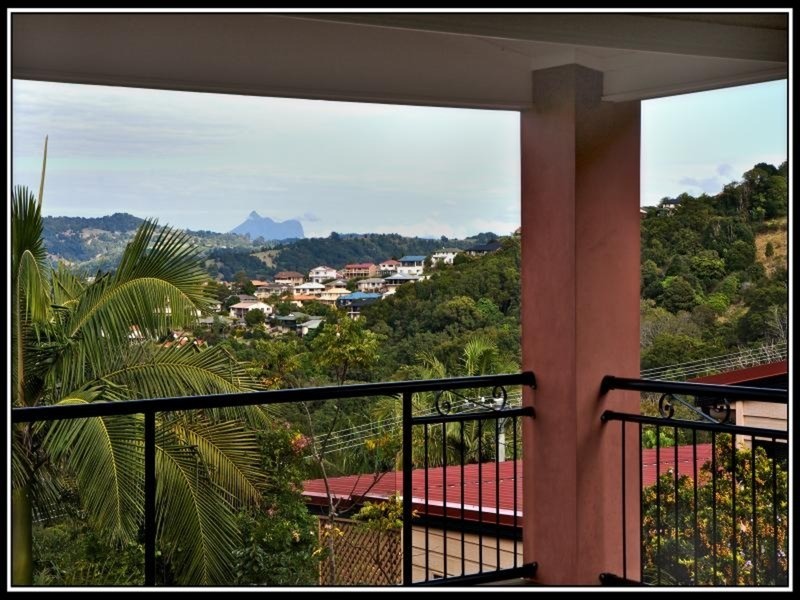 18 Broadwater Esplanade, Bilambil Heights NSW 2486