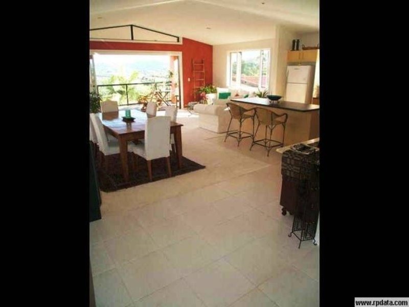 18 Broadwater Esplanade, Bilambil Heights NSW 2486