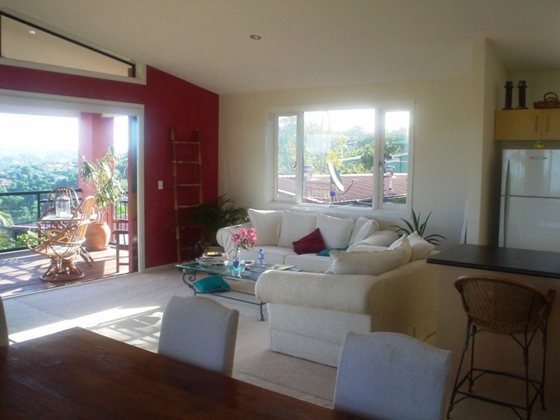 18 Broadwater Esplanade, Bilambil Heights NSW 2486