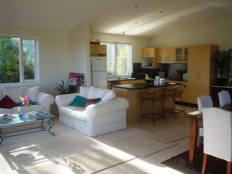 18 Broadwater Esplanade, Bilambil Heights NSW 2486