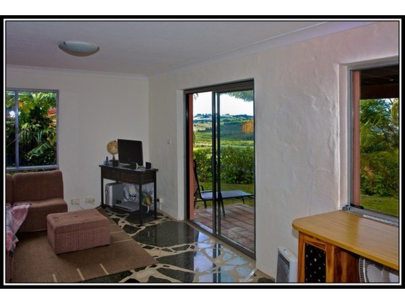 18 Broadwater Esplanade, Bilambil Heights NSW 2486