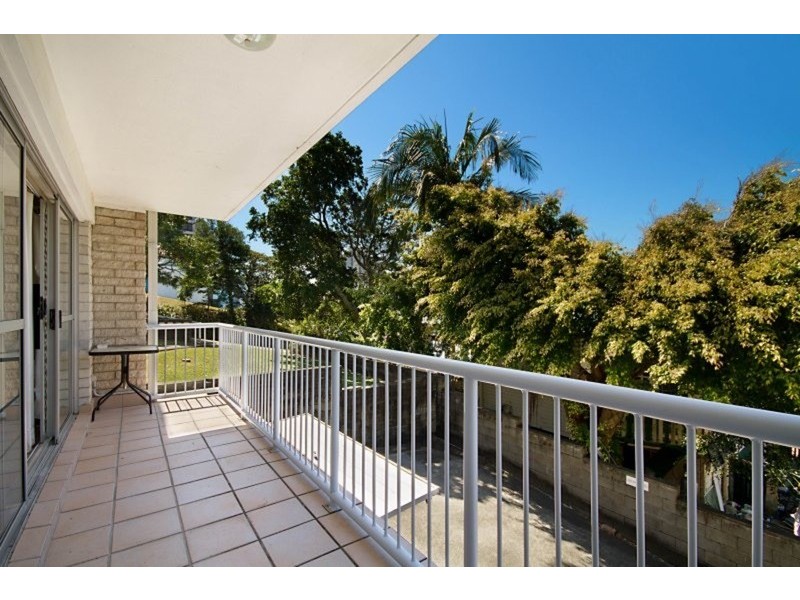 2/130 Musgrave  Street, Coolangatta QLD 4225