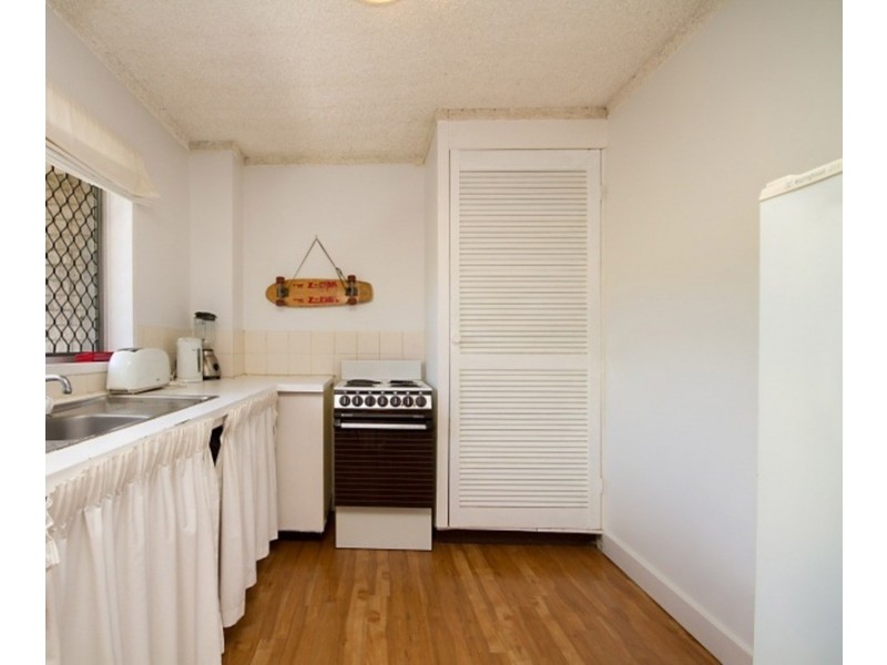 2/130 Musgrave  Street, Coolangatta QLD 4225