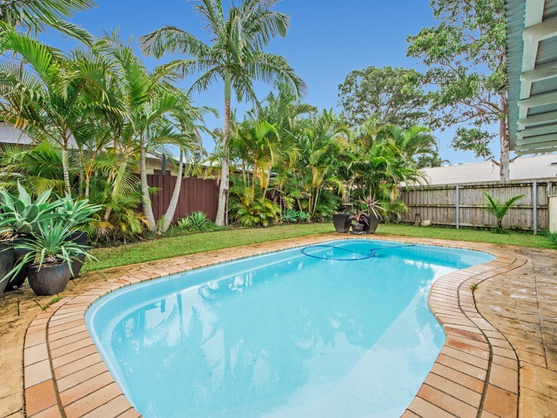 6 Jade Stone  Court, Carrara QLD 4211