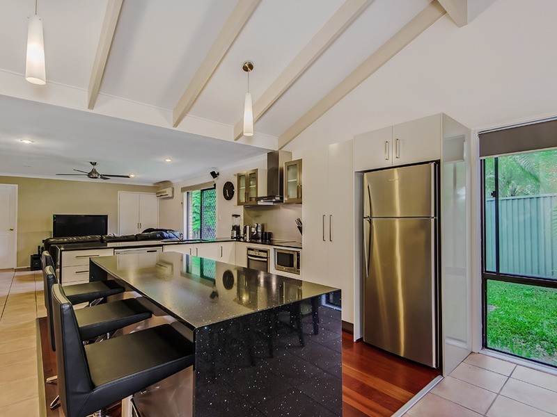 6 Jade Stone  Court, Carrara QLD 4211