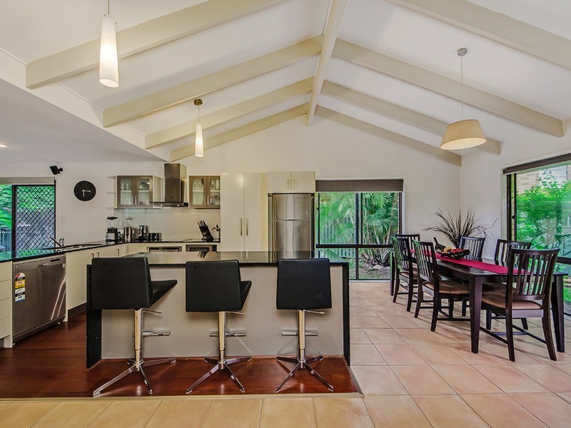 6 Jade Stone  Court, Carrara QLD 4211
