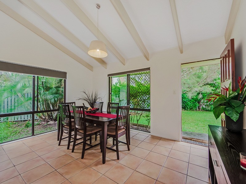 6 Jade Stone  Court, Carrara QLD 4211