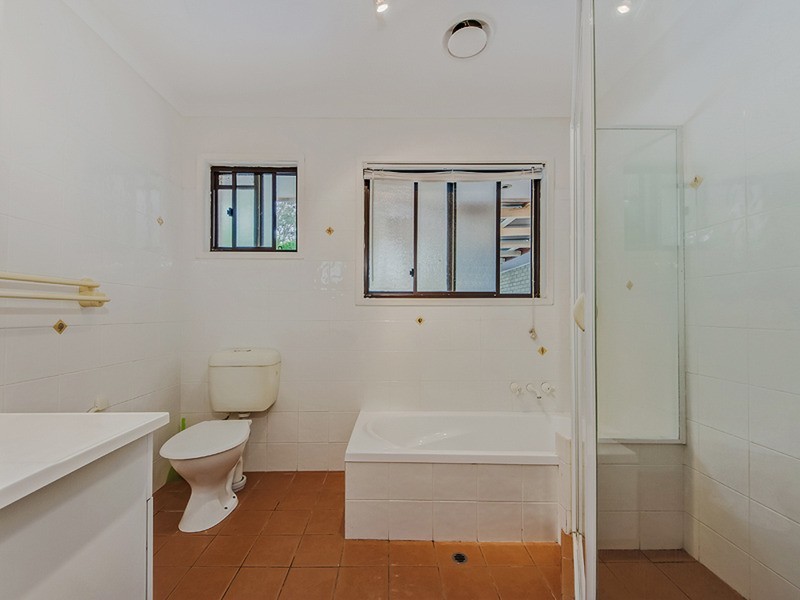 6 Jade Stone  Court, Carrara QLD 4211
