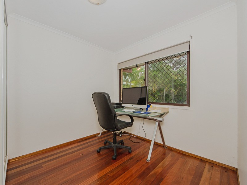 6 Jade Stone  Court, Carrara QLD 4211