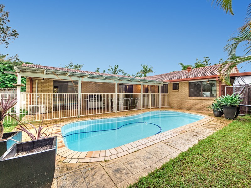 6 Jade Stone  Court, Carrara QLD 4211