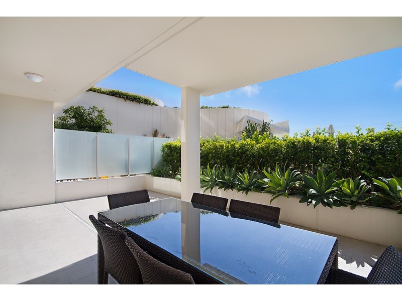 Unit 2/2-8 Creek Street, Coolangatta QLD 4225