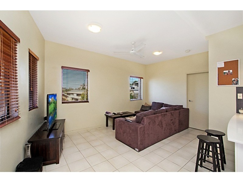 4/77 McLean Street, Coolangatta QLD 4225