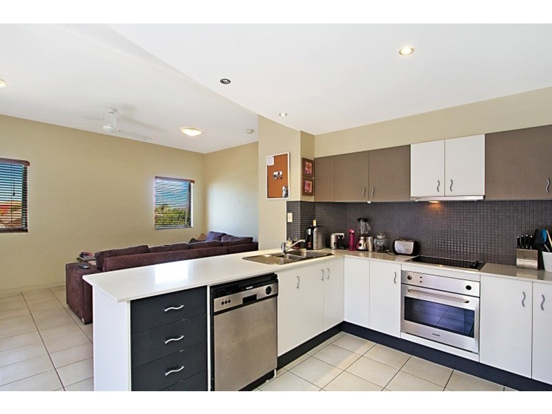 4/77 McLean Street, Coolangatta QLD 4225