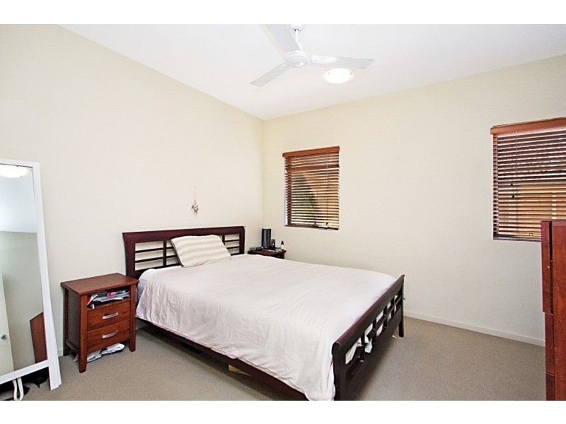 4/77 McLean Street, Coolangatta QLD 4225