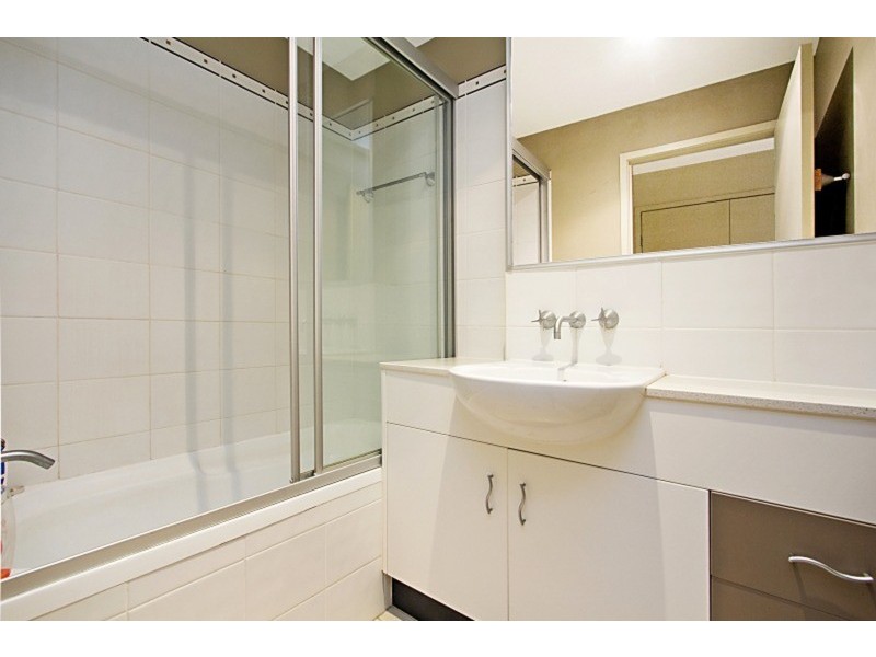 4/77 McLean Street, Coolangatta QLD 4225