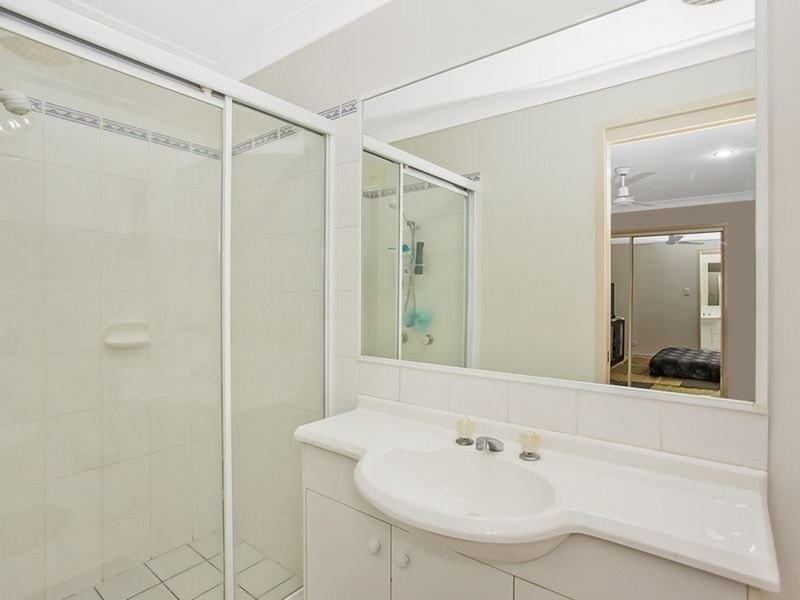 1/80  Paddington  Drive, Carrara QLD 4211