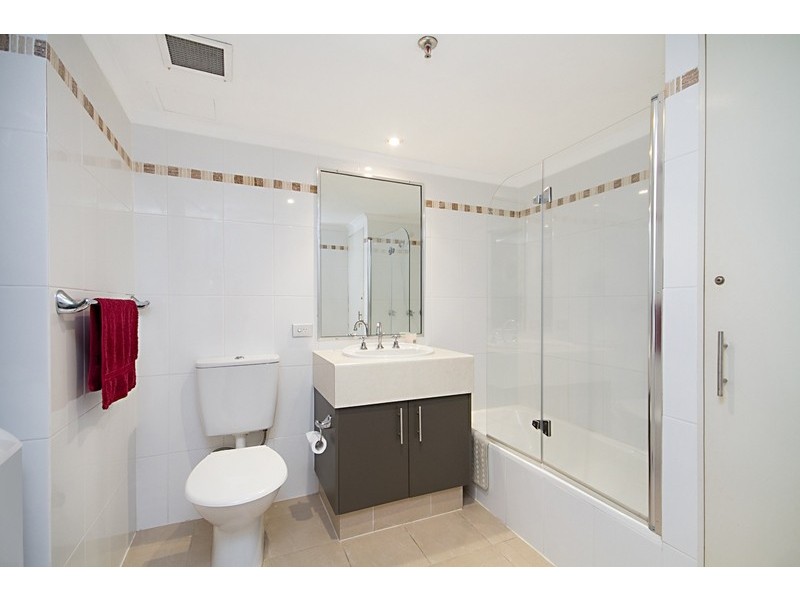 115/70 Marine Parade, Coolangatta QLD 4225