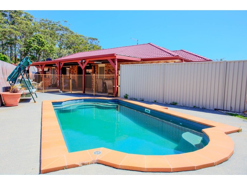11 Stradbroke Drive, Tweed Heads South NSW 2486