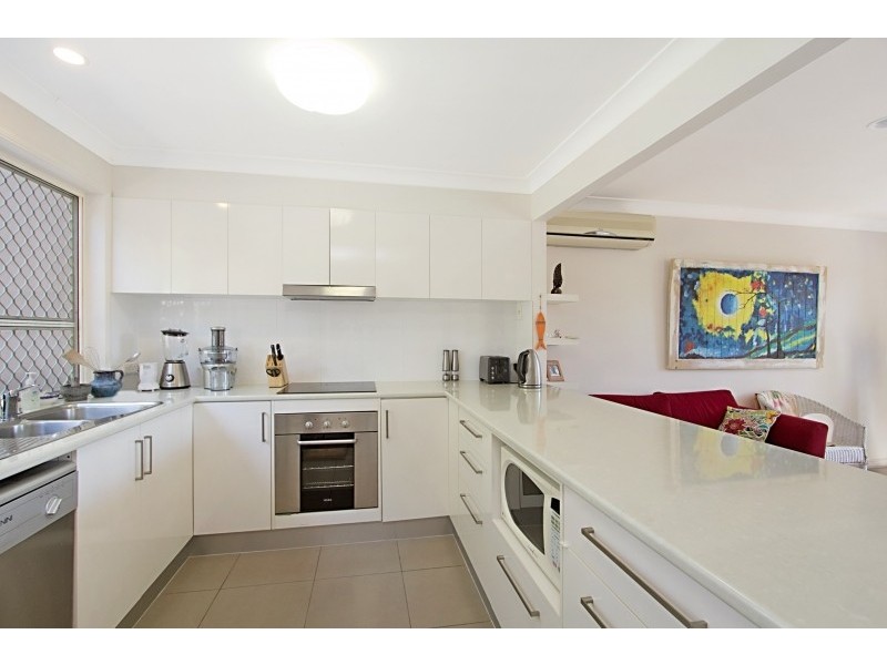 2/34 Miles Street, Coolangatta QLD 4225