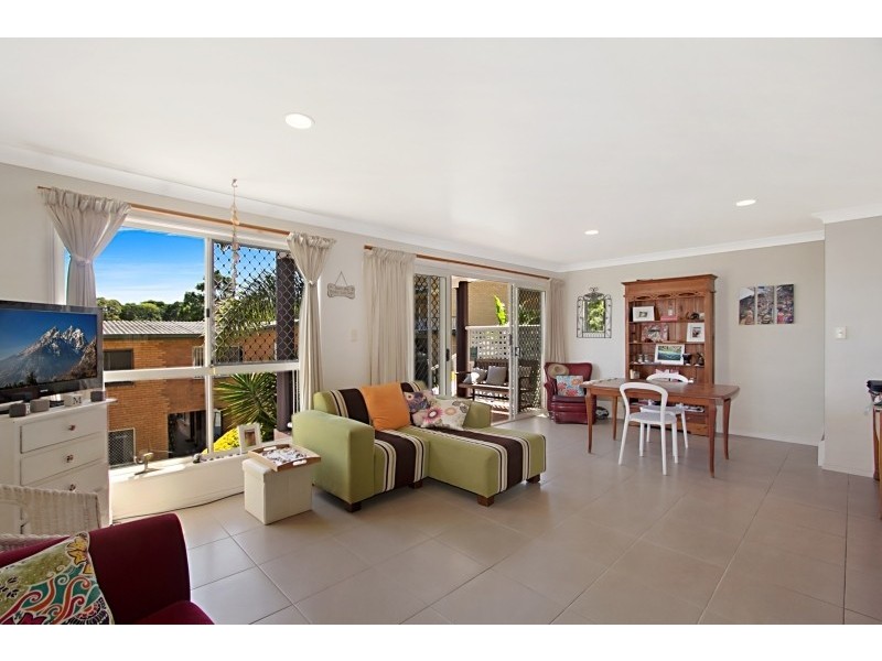 2/34 Miles Street, Coolangatta QLD 4225