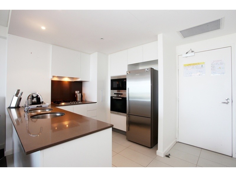 103/2 Creek Street, Kirra QLD 4225