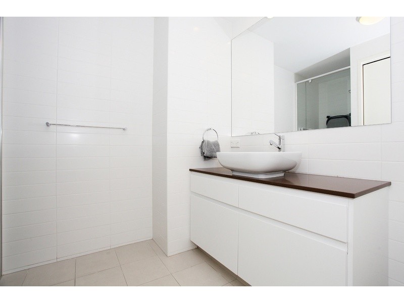 103/2 Creek Street, Kirra QLD 4225