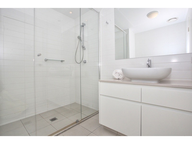 501/2 Creek Street, Kirra QLD 4225