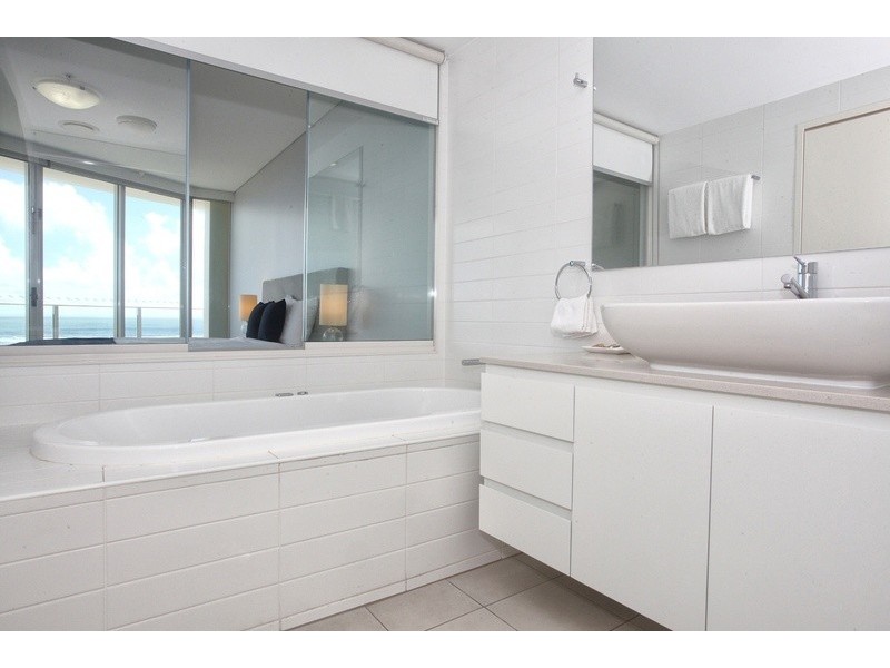 501/2 Creek Street, Kirra QLD 4225