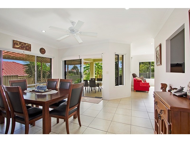 41 Zane Street, Molendinar QLD 4214