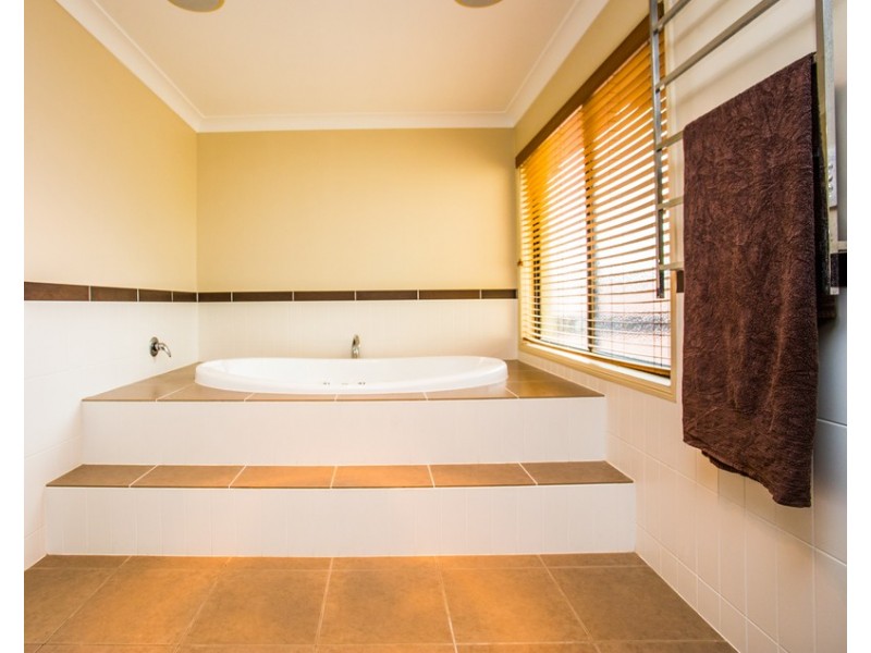 5 Comenara Crescent, Banora Point NSW 2486