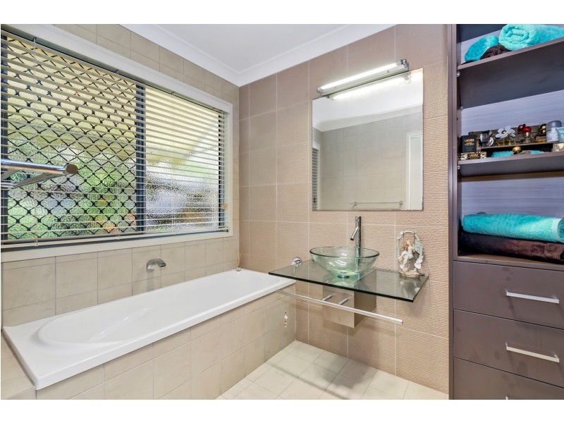 31 Buncrana Terrace, Banora Point NSW 2486