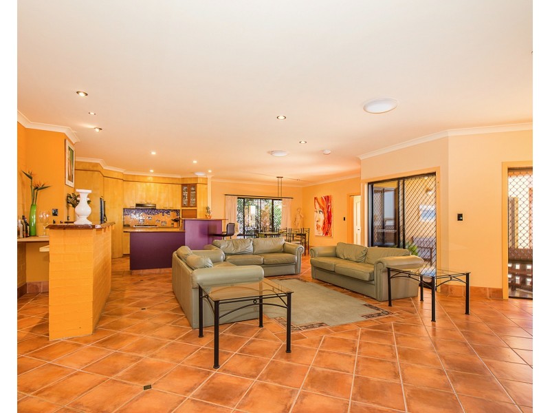 11 Kinross Close, Banora Point NSW 2486