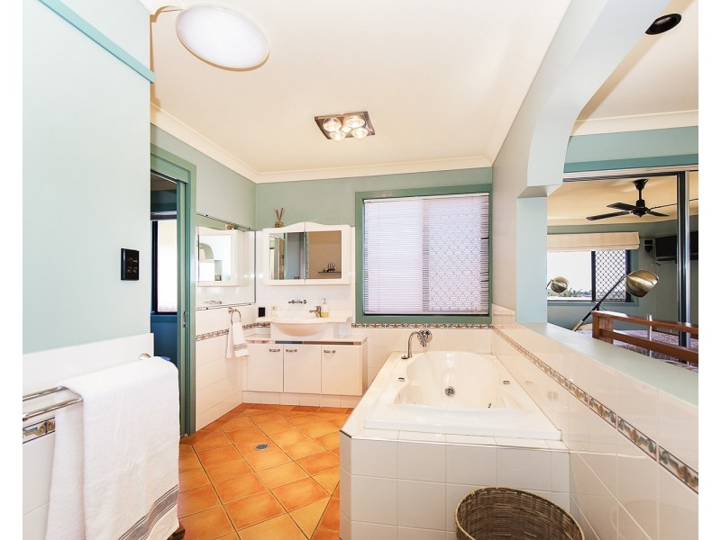 11 Kinross Close, Banora Point NSW 2486
