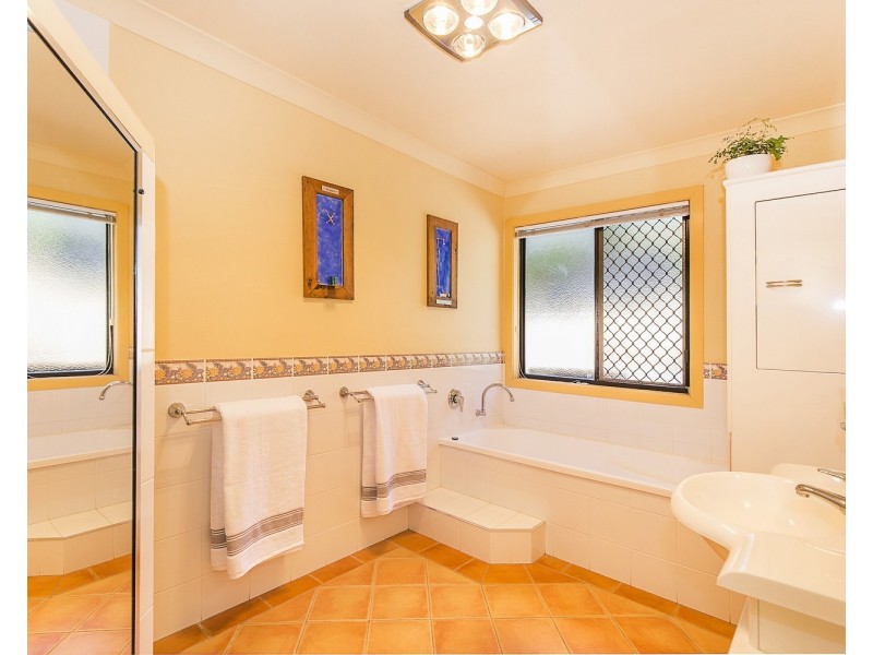 11 Kinross Close, Banora Point NSW 2486