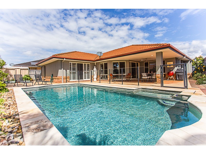 9 Magnolia Crescent, Banora Point NSW 2486