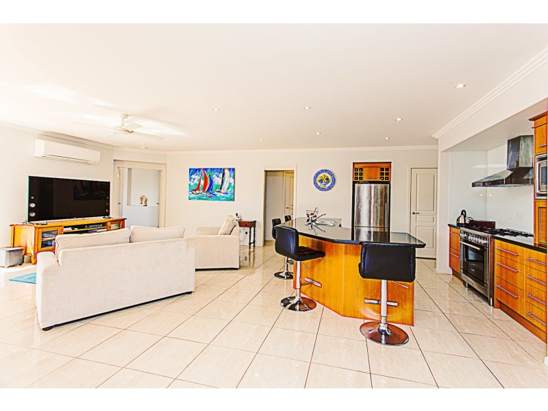 9 Magnolia Crescent, Banora Point NSW 2486