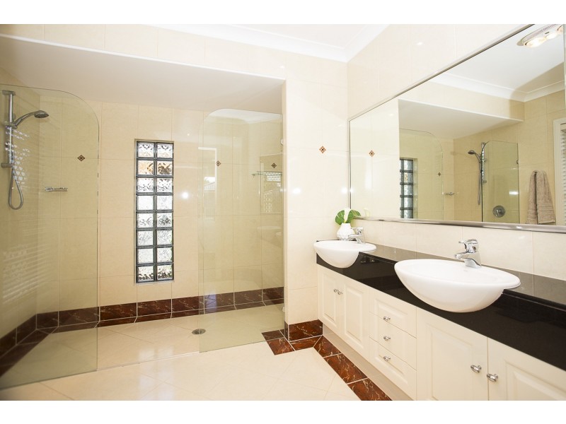 9 Magnolia Crescent, Banora Point NSW 2486