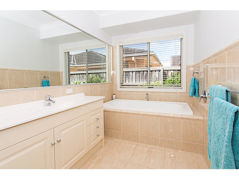 9 Magnolia Crescent, Banora Point NSW 2486