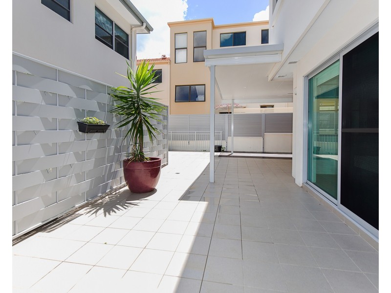8/41-43 Dixon Street, Coolangatta QLD 4225