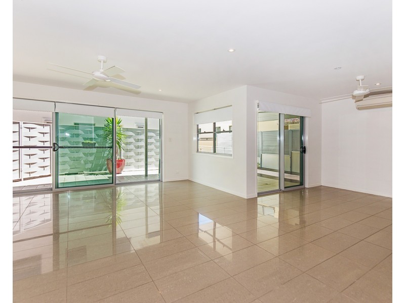 8/41-43 Dixon Street, Coolangatta QLD 4225