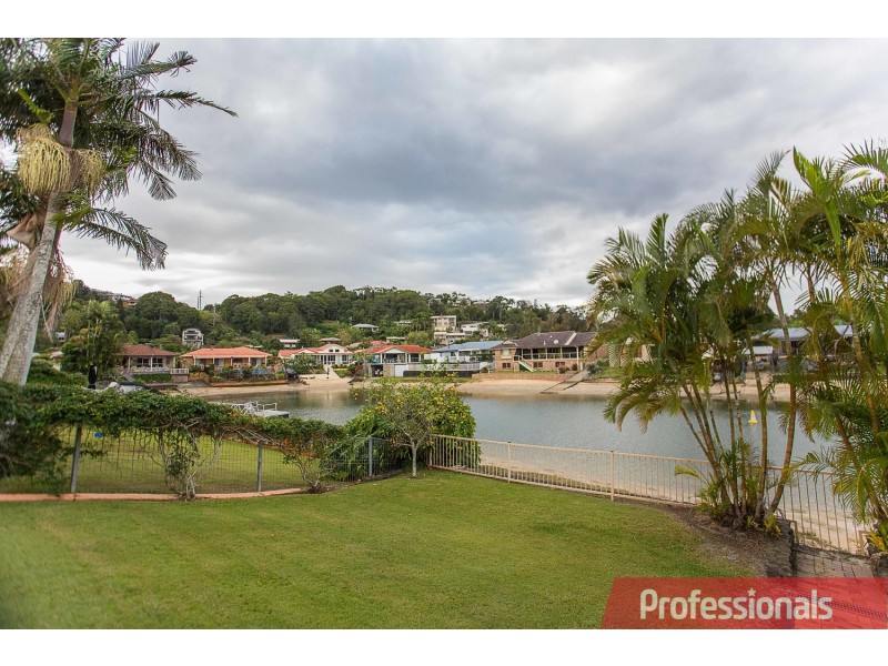 9 Captains Way, Banora Point NSW 2486