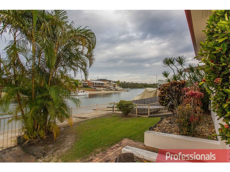 9 Captains Way, Banora Point NSW 2486