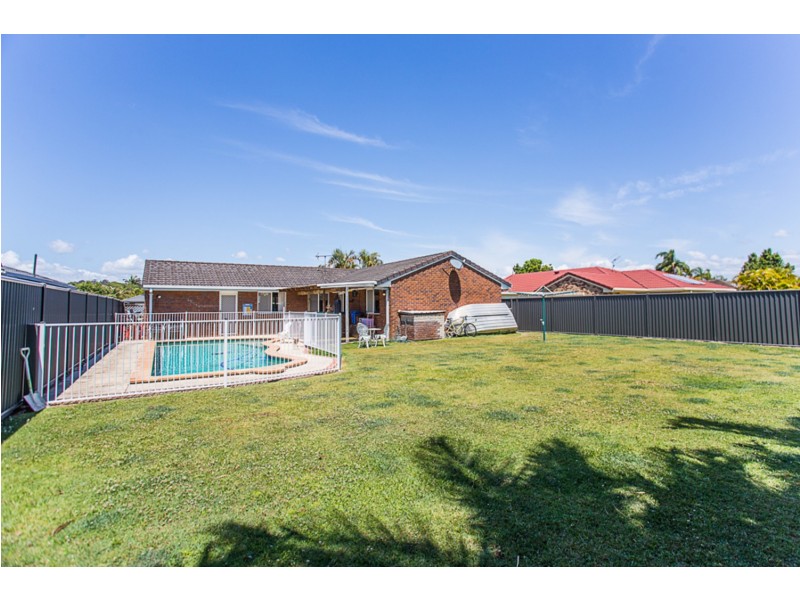 8 Woodlands Drive, Banora Point NSW 2486