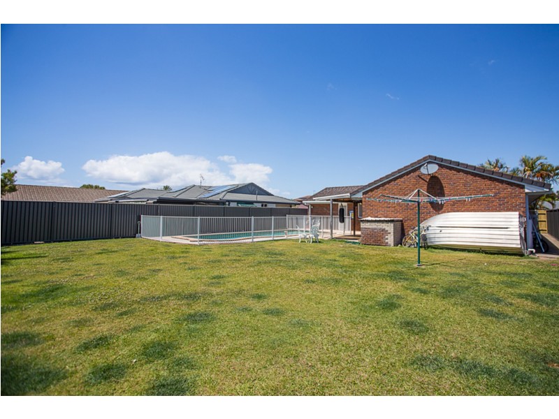 8 Woodlands Drive, Banora Point NSW 2486