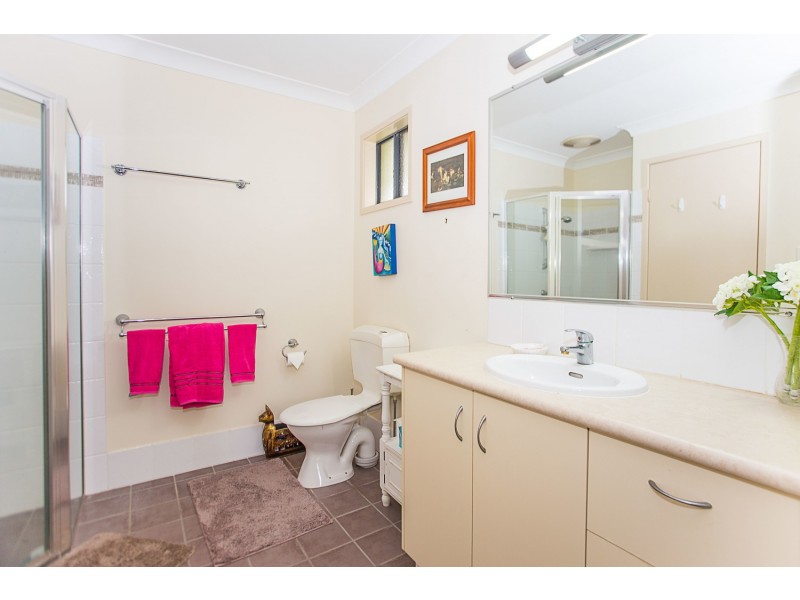 27 Grassmere Court, Banora Point NSW 2486