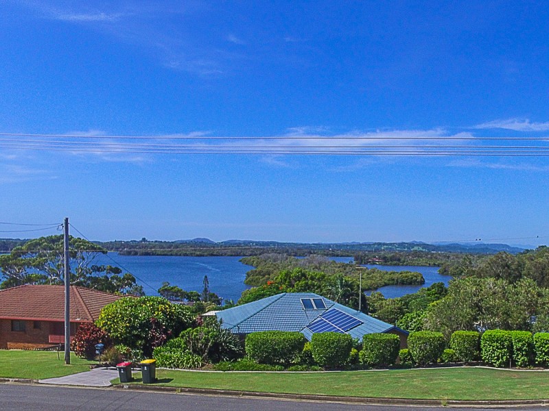 4 James Cook Drive, Banora Point NSW 2486
